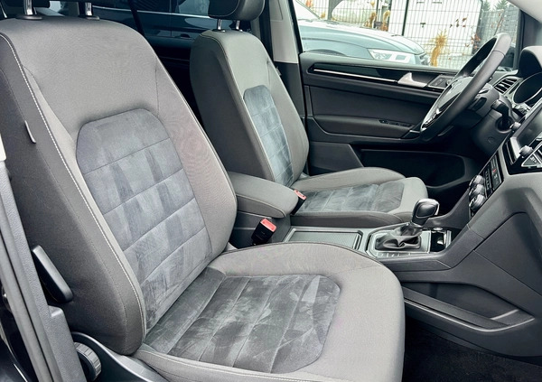 Volkswagen Golf Sportsvan cena 63800 przebieg: 104000, rok produkcji 2015 z Łobez małe 596
